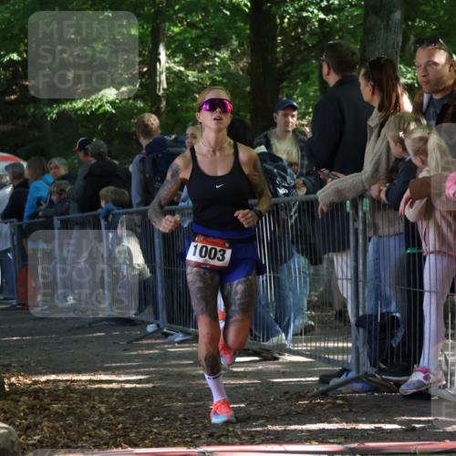 28.09.2025 - 33. Volkslauf durch das schöne Alstertal Strokosch-Dieckow http://msf.ph/oto/8966763 28.09.2025 11:34:36 Ziel 1003, 1831 meine-sportfotos.de