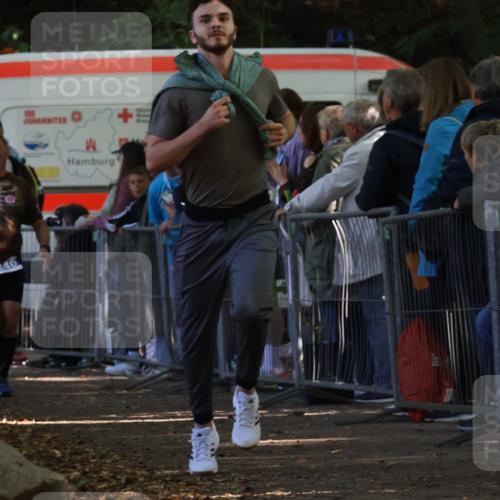 28.09.2025 - 33. Volkslauf durch das schöne Alstertal Strokosch-Dieckow http://msf.ph/oto/8966793 28.09.2025 11:34:42 Ziel 1523, 3340, 3348 meine-sportfotos.de
