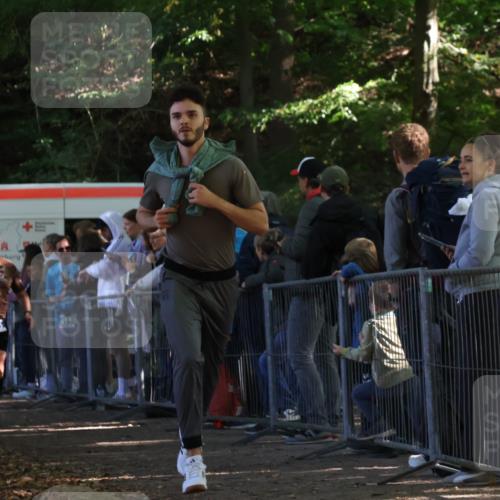 28.09.2025 - 33. Volkslauf durch das schöne Alstertal Strokosch-Dieckow http://msf.ph/oto/8966797 28.09.2025 11:34:43 Ziel 1523, 3340, 3348 meine-sportfotos.de