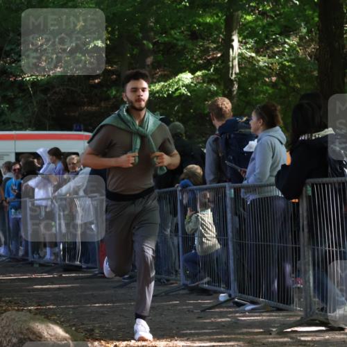 28.09.2025 - 33. Volkslauf durch das schöne Alstertal Strokosch-Dieckow http://msf.ph/oto/8966801 28.09.2025 11:34:44 Ziel 1523, 3340, 3348 meine-sportfotos.de