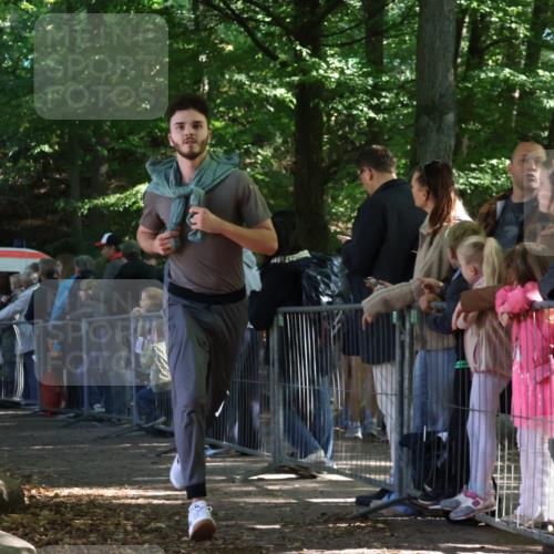 28.09.2025 - 33. Volkslauf durch das schöne Alstertal Strokosch-Dieckow http://msf.ph/oto/8966810 28.09.2025 11:34:45 Ziel 1523, 3340, 3348 meine-sportfotos.de