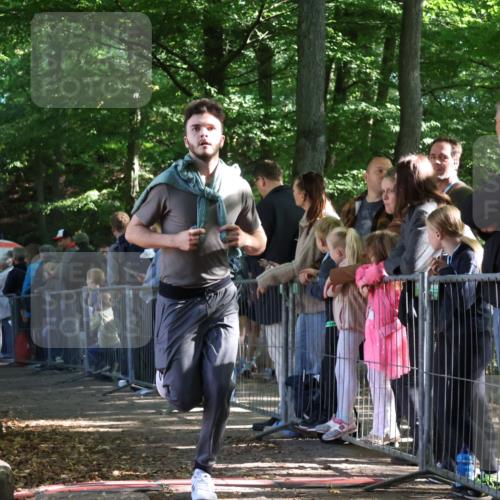 28.09.2025 - 33. Volkslauf durch das schöne Alstertal Strokosch-Dieckow http://msf.ph/oto/8966816 28.09.2025 11:34:45 Ziel 1523, 3340, 3348 meine-sportfotos.de