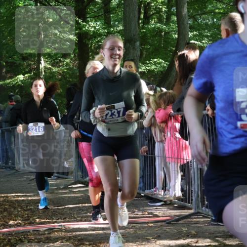 28.09.2025 - 33. Volkslauf durch das schöne Alstertal Strokosch-Dieckow http://msf.ph/oto/8966866 28.09.2025 11:35:21 Ziel 3216, 3237, 3356, 3395 meine-sportfotos.de