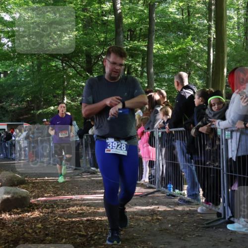 28.09.2025 - 33. Volkslauf durch das schöne Alstertal Strokosch-Dieckow http://msf.ph/oto/8966907 28.09.2025 11:36:00 Ziel 1529, 3102, 3928 meine-sportfotos.de