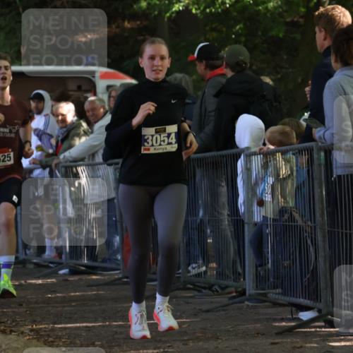 28.09.2025 - 33. Volkslauf durch das schöne Alstertal Strokosch-Dieckow http://msf.ph/oto/8966934 28.09.2025 11:36:38 Ziel 1525, 3054 meine-sportfotos.de