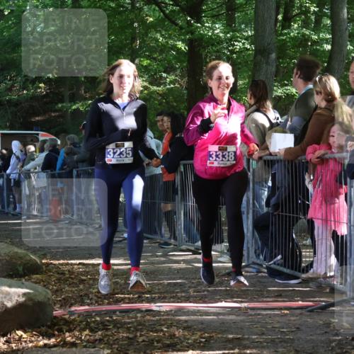 28.09.2025 - 33. Volkslauf durch das schöne Alstertal Strokosch-Dieckow http://msf.ph/oto/8966956 28.09.2025 11:36:58 Ziel 3235, 3338, 3401, 3402 meine-sportfotos.de