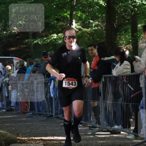 28.09.2025 - 33. Volkslauf durch das schöne Alstertal Strokosch-Dieckow http://msf.ph/oto/8966979 28.09.2025 11:37:17 Ziel 1540, 1543 meine-sportfotos.de