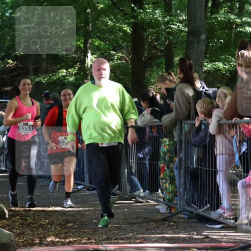 28.09.2025 - 33. Volkslauf durch das schöne Alstertal Strokosch-Dieckow http://msf.ph/oto/8967013 28.09.2025 11:37:57 Ziel 3251, 3252, 3290 meine-sportfotos.de