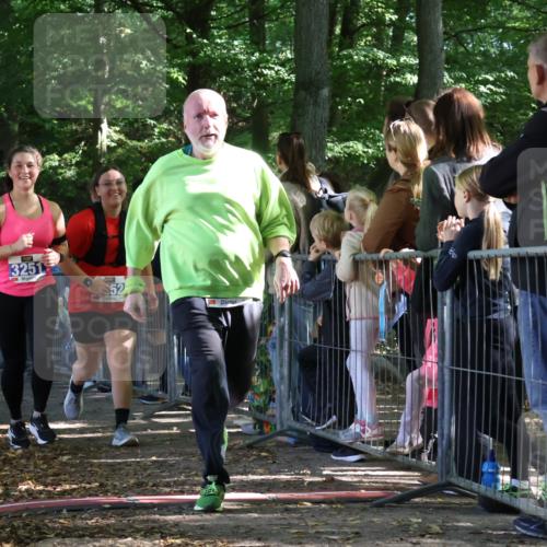 28.09.2025 - 33. Volkslauf durch das schöne Alstertal Strokosch-Dieckow http://msf.ph/oto/8967014 28.09.2025 11:37:58 Ziel 3251, 3252, 3290 meine-sportfotos.de