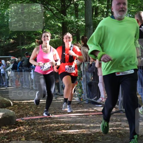 28.09.2025 - 33. Volkslauf durch das schöne Alstertal Strokosch-Dieckow http://msf.ph/oto/8967016 28.09.2025 11:37:59 Ziel 1537, 3123, 3130, 3251, 3252, 3290 meine-sportfotos.de
