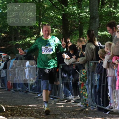 28.09.2025 - 33. Volkslauf durch das schöne Alstertal Strokosch-Dieckow http://msf.ph/oto/8967063 28.09.2025 11:38:31 Ziel 1557, 3154, 3350, 3951, 3952 meine-sportfotos.de