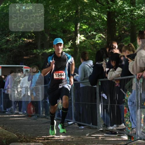 28.09.2025 - 33. Volkslauf durch das schöne Alstertal Strokosch-Dieckow http://msf.ph/oto/8967138 28.09.2025 11:39:49 Ziel 1544, 3257, 3258 meine-sportfotos.de