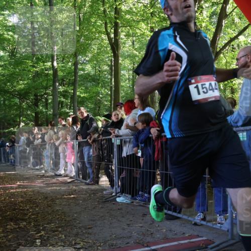 28.09.2025 - 33. Volkslauf durch das schöne Alstertal Strokosch-Dieckow http://msf.ph/oto/8967142 28.09.2025 11:39:50 Ziel 1544, 3257, 3258 meine-sportfotos.de