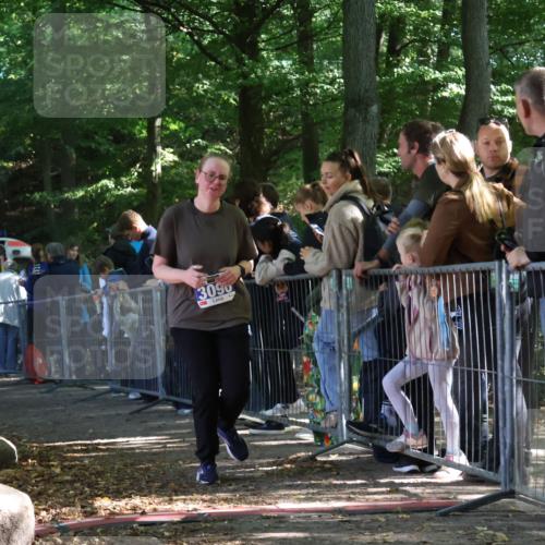 28.09.2025 - 33. Volkslauf durch das schöne Alstertal Strokosch-Dieckow http://msf.ph/oto/8967177 28.09.2025 11:40:25 Ziel 1005, 3090 meine-sportfotos.de