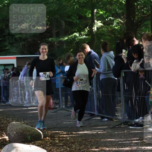 28.09.2025 - 33. Volkslauf durch das schöne Alstertal Strokosch-Dieckow http://msf.ph/oto/8967188 28.09.2025 11:40:36 Ziel 1553, 1575, 3243, 3259, 3264 meine-sportfotos.de