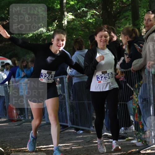 28.09.2025 - 33. Volkslauf durch das schöne Alstertal Strokosch-Dieckow http://msf.ph/oto/8967191 28.09.2025 11:40:37 Ziel 1553, 1575, 3243, 3259, 3264, 3409 meine-sportfotos.de