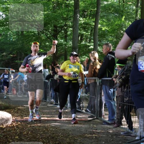 28.09.2025 - 33. Volkslauf durch das schöne Alstertal Strokosch-Dieckow http://msf.ph/oto/8967274 28.09.2025 11:41:01 Ziel 3057, 3058, 3911 meine-sportfotos.de