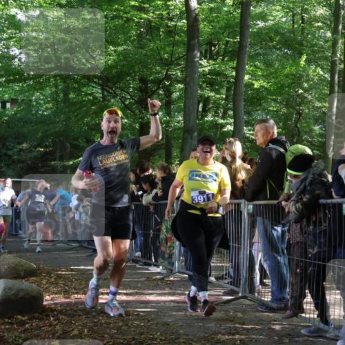 28.09.2025 - 33. Volkslauf durch das schöne Alstertal Strokosch-Dieckow http://msf.ph/oto/8967276 28.09.2025 11:41:01 Ziel 3057, 3058, 3911 meine-sportfotos.de
