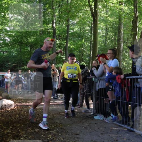 28.09.2025 - 33. Volkslauf durch das schöne Alstertal Strokosch-Dieckow http://msf.ph/oto/8967283 28.09.2025 11:41:03 Ziel 3057, 3058 meine-sportfotos.de