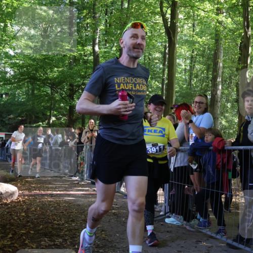 28.09.2025 - 33. Volkslauf durch das schöne Alstertal Strokosch-Dieckow http://msf.ph/oto/8967288 28.09.2025 11:41:03 Ziel 3057, 3058 meine-sportfotos.de