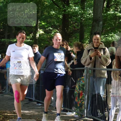 28.09.2025 - 33. Volkslauf durch das schöne Alstertal Strokosch-Dieckow http://msf.ph/oto/8967290 28.09.2025 11:41:04 Ziel 3057, 3058 meine-sportfotos.de