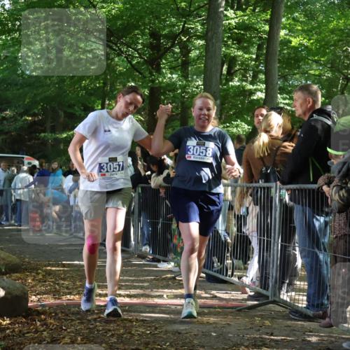 28.09.2025 - 33. Volkslauf durch das schöne Alstertal Strokosch-Dieckow http://msf.ph/oto/8967294 28.09.2025 11:41:06 Ziel 1556, 3057, 3058 meine-sportfotos.de
