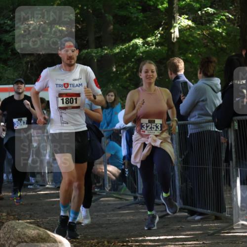 28.09.2025 - 33. Volkslauf durch das schöne Alstertal Strokosch-Dieckow http://msf.ph/oto/8967384 28.09.2025 11:41:55 Ziel 1584, 1766, 1801, 3028, 3047, 3253, 3269 meine-sportfotos.de