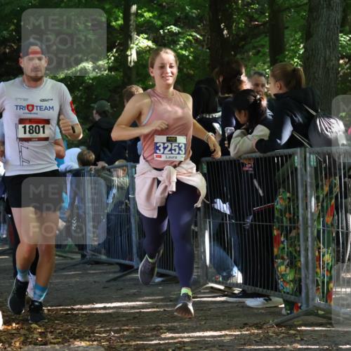 28.09.2025 - 33. Volkslauf durch das schöne Alstertal Strokosch-Dieckow http://msf.ph/oto/8967387 28.09.2025 11:41:56 Ziel 1584, 1766, 1801, 3028, 3047, 3253, 3269 meine-sportfotos.de