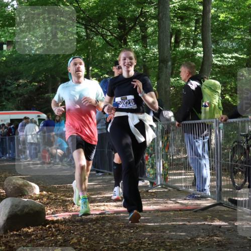 28.09.2025 - 33. Volkslauf durch das schöne Alstertal Strokosch-Dieckow http://msf.ph/oto/8967407 28.09.2025 11:42:00 Ziel 1584, 1766, 3028, 3047 meine-sportfotos.de