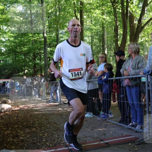 28.09.2025 - 33. Volkslauf durch das schöne Alstertal Strokosch-Dieckow http://msf.ph/oto/8967451 28.09.2025 11:42:20 Ziel 1541, 1555, 2506 meine-sportfotos.de