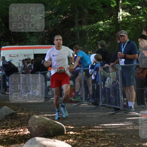 28.09.2025 - 33. Volkslauf durch das schöne Alstertal Strokosch-Dieckow http://msf.ph/oto/8967596 28.09.2025 11:43:46 Ziel 1859 meine-sportfotos.de