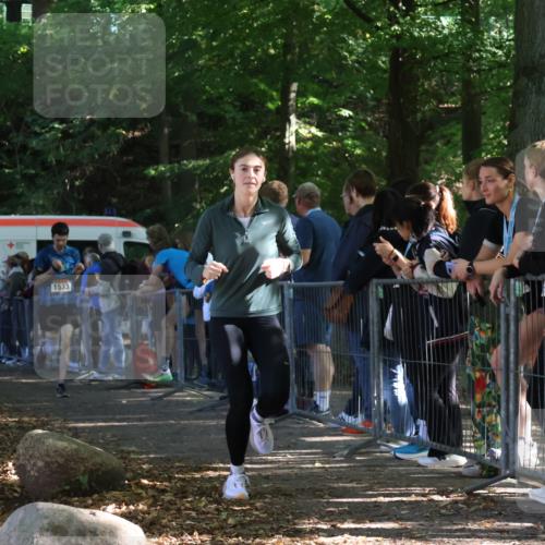 28.09.2025 - 33. Volkslauf durch das schöne Alstertal Strokosch-Dieckow http://msf.ph/oto/8967659 28.09.2025 11:44:49 Ziel 1533, 3126, 3276 meine-sportfotos.de