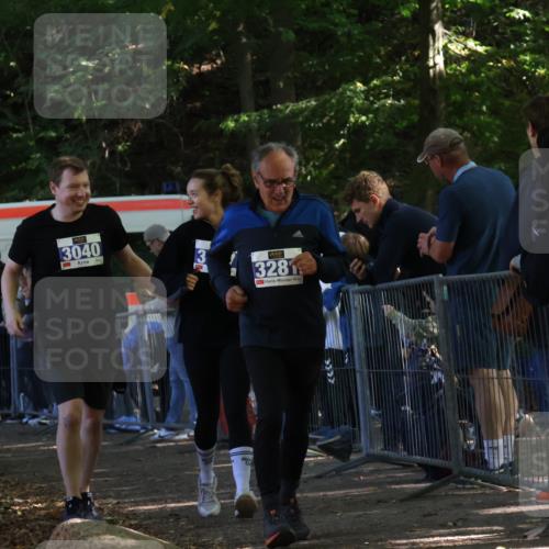 28.09.2025 - 33. Volkslauf durch das schöne Alstertal Strokosch-Dieckow http://msf.ph/oto/8967713 28.09.2025 11:45:19 Ziel 3040, 3087, 3281 meine-sportfotos.de