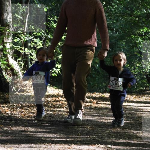 28.09.2025 - 33. Volkslauf durch das schöne Alstertal Strokosch-Dieckow http://msf.ph/oto/8967780 28.09.2025 10:42:40 Laufen 6037, 6038 meine-sportfotos.de