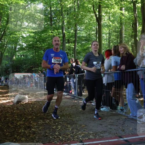 28.09.2025 - 33. Volkslauf durch das schöne Alstertal Strokosch-Dieckow http://msf.ph/oto/8967806 28.09.2025 11:45:44 Ziel 1568, 1574, 3420 meine-sportfotos.de