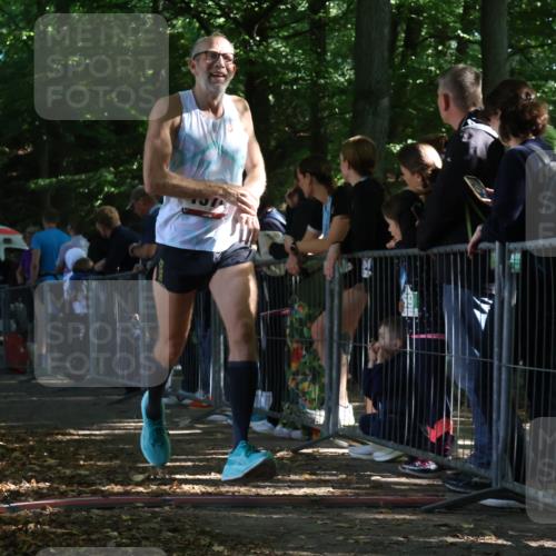 28.09.2025 - 33. Volkslauf durch das schöne Alstertal Strokosch-Dieckow http://msf.ph/oto/8967813 28.09.2025 11:45:52 Ziel 1572, 1574 meine-sportfotos.de