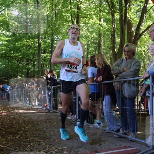 28.09.2025 - 33. Volkslauf durch das schöne Alstertal Strokosch-Dieckow http://msf.ph/oto/8967824 28.09.2025 11:45:54 Ziel 1572, 1574, 1578, 3073 meine-sportfotos.de