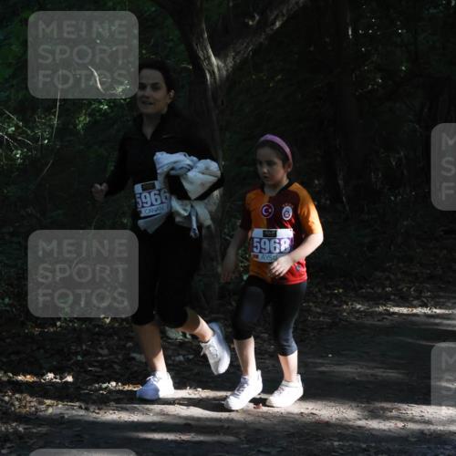 28.09.2025 - 33. Volkslauf durch das schöne Alstertal Strokosch-Dieckow http://msf.ph/oto/8967907 28.09.2025 10:47:05 Laufen 5966, 5968 meine-sportfotos.de