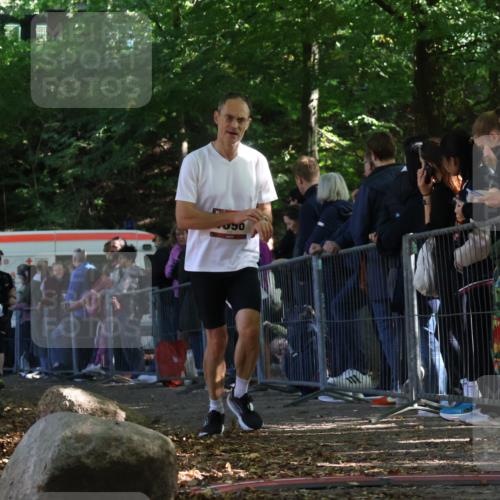 28.09.2025 - 33. Volkslauf durch das schöne Alstertal Strokosch-Dieckow http://msf.ph/oto/8968104 28.09.2025 11:48:17 Ziel 1596, 3077 meine-sportfotos.de