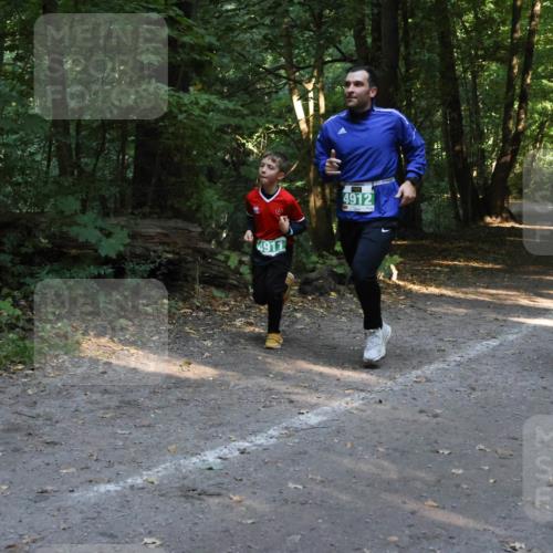 28.09.2025 - 33. Volkslauf durch das schöne Alstertal Strokosch-Dieckow http://msf.ph/oto/8968175 28.09.2025 10:54:35 Laufen 4911, 4912 meine-sportfotos.de