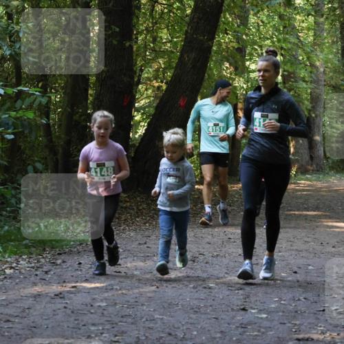 28.09.2025 - 33. Volkslauf durch das schöne Alstertal Strokosch-Dieckow http://msf.ph/oto/8968427 28.09.2025 11:00:26 Laufen 4148, 4151, 41 meine-sportfotos.de