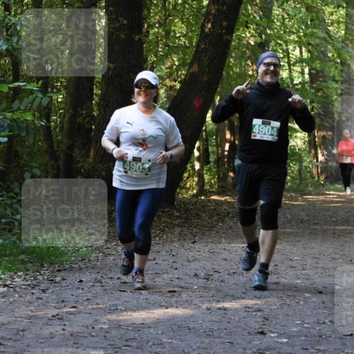 28.09.2025 - 33. Volkslauf durch das schöne Alstertal Strokosch-Dieckow http://msf.ph/oto/8968460 28.09.2025 11:01:37 Laufen 4903, 4904 meine-sportfotos.de