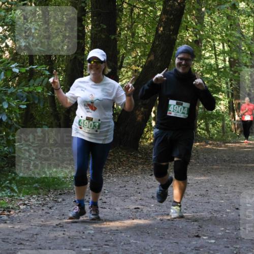 28.09.2025 - 33. Volkslauf durch das schöne Alstertal Strokosch-Dieckow http://msf.ph/oto/8968463 28.09.2025 11:01:38 Laufen 4903, 4904 meine-sportfotos.de