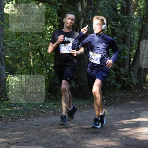 28.09.2025 - 33. Volkslauf durch das schöne Alstertal Strokosch-Dieckow http://msf.ph/oto/8968722 28.09.2025 11:13:14 Laufen 3924, 3923 meine-sportfotos.de