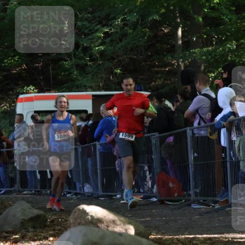 28.09.2025 - 33. Volkslauf durch das schöne Alstertal Strokosch-Dieckow http://msf.ph/oto/8969034 28.09.2025 11:49:29 Ziel 1009, 1599, 1616 meine-sportfotos.de