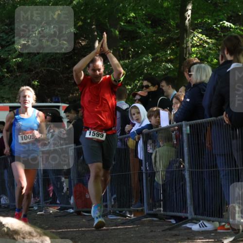28.09.2025 - 33. Volkslauf durch das schöne Alstertal Strokosch-Dieckow http://msf.ph/oto/8969065 28.09.2025 11:49:30 Ziel 1009, 1599, 1616 meine-sportfotos.de