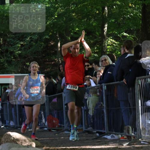 28.09.2025 - 33. Volkslauf durch das schöne Alstertal Strokosch-Dieckow http://msf.ph/oto/8969084 28.09.2025 11:49:31 Ziel 1009, 1599, 1616 meine-sportfotos.de