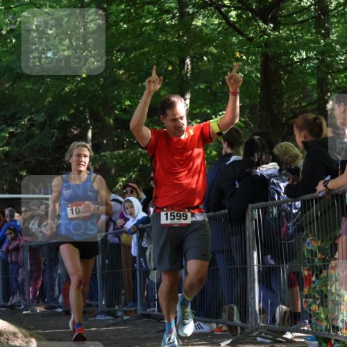28.09.2025 - 33. Volkslauf durch das schöne Alstertal Strokosch-Dieckow http://msf.ph/oto/8969115 28.09.2025 11:49:32 Ziel 1009, 1599, 1616 meine-sportfotos.de