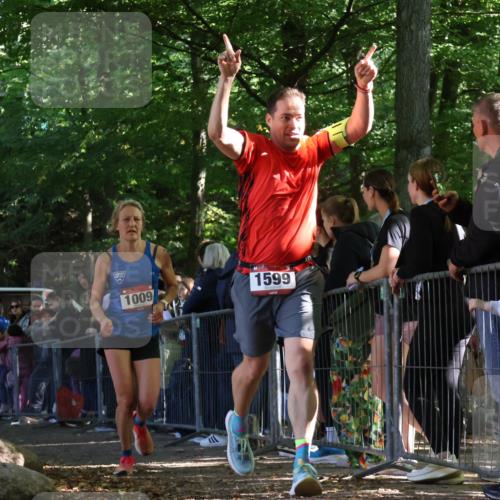 28.09.2025 - 33. Volkslauf durch das schöne Alstertal Strokosch-Dieckow http://msf.ph/oto/8969149 28.09.2025 11:49:33 Ziel 1009, 1599, 1616 meine-sportfotos.de