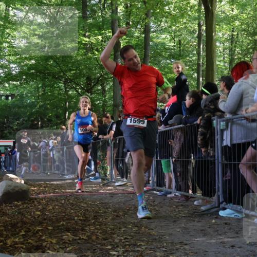 28.09.2025 - 33. Volkslauf durch das schöne Alstertal Strokosch-Dieckow http://msf.ph/oto/8969191 28.09.2025 11:49:34 Ziel 1009, 1599, 1616 meine-sportfotos.de